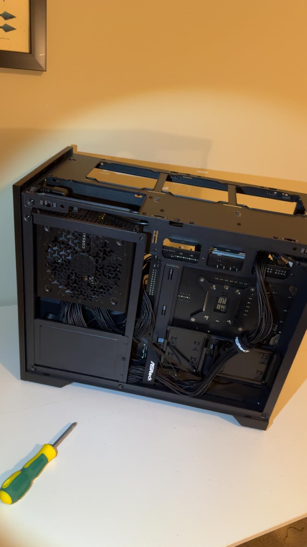 CORSAIR RM850e (2025) ATX 3.1 PCIe 5.1 Ready 850W Power Supply – Black customer photo 1