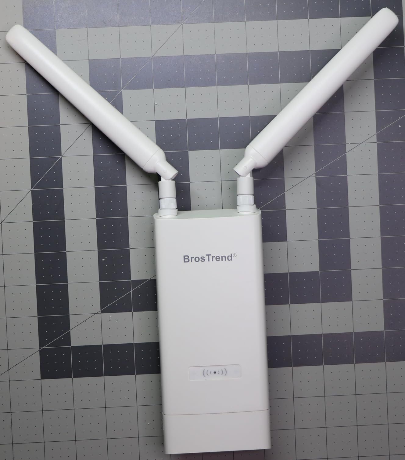 BrosTrend AC1200 Outdoor WiFi Access Point Gigabit Long Range, PoE Powered customer photo 2