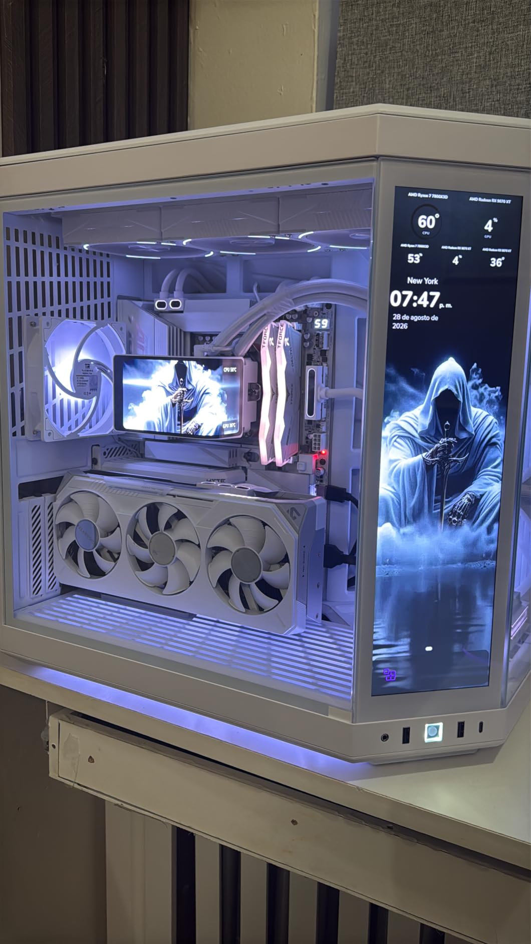 GIGABYTE Radeon RX 9070 XT Gaming OC 16G Graphics Card, PCIe 5.0, 16GB GDDR6, GV-R9070XTGAMING OC-16GD Video Card customer photo 1