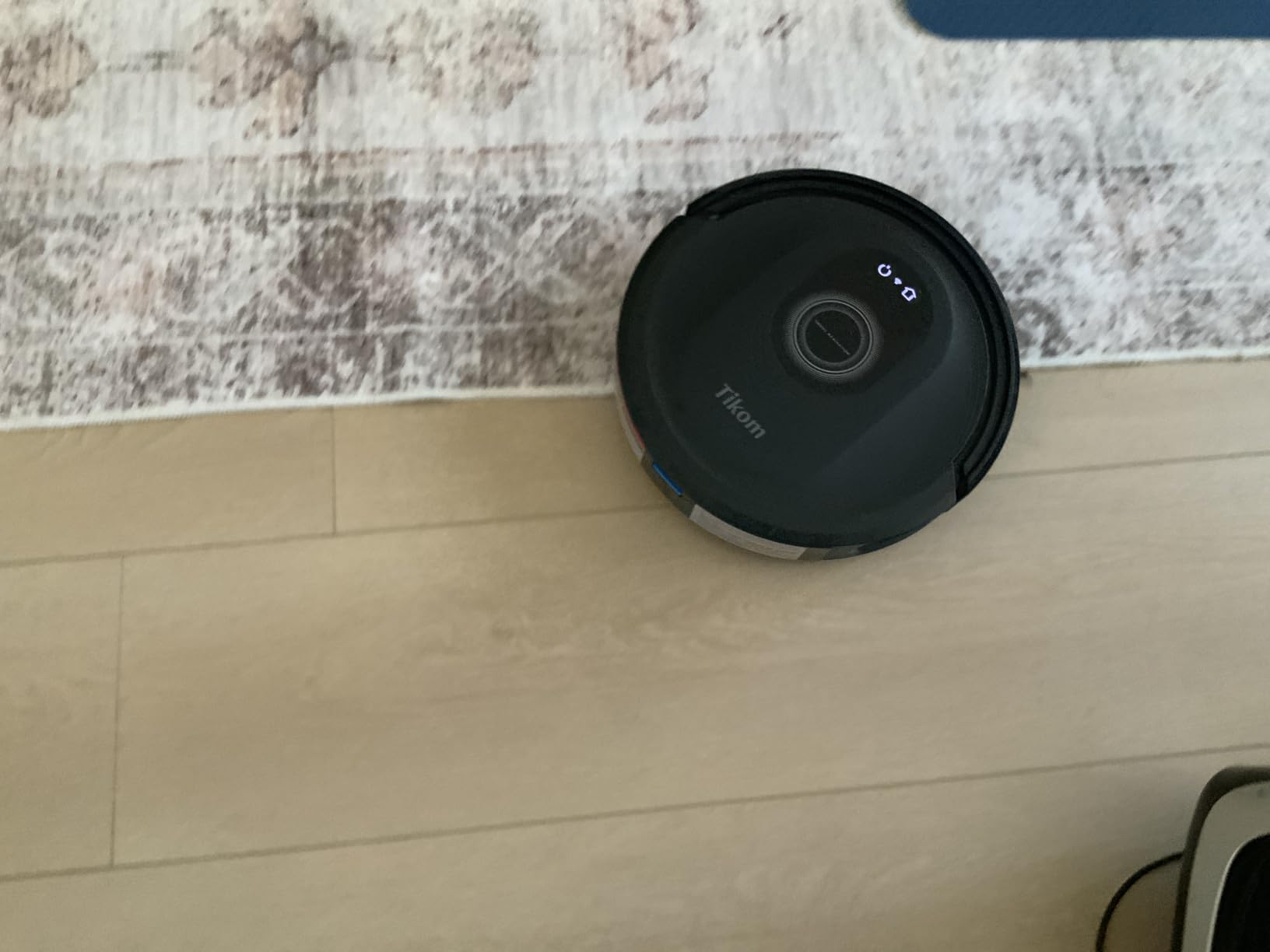 Tikom Robot Vacuum and Mop Combo, 5000Pa Robotic Vacuum Cleaner, 150 Min Max, App & Remote Control, Ideal for Hard Floor, Carpet, Pet Hair, Self-Charge(G8000 Max) customer photo 1