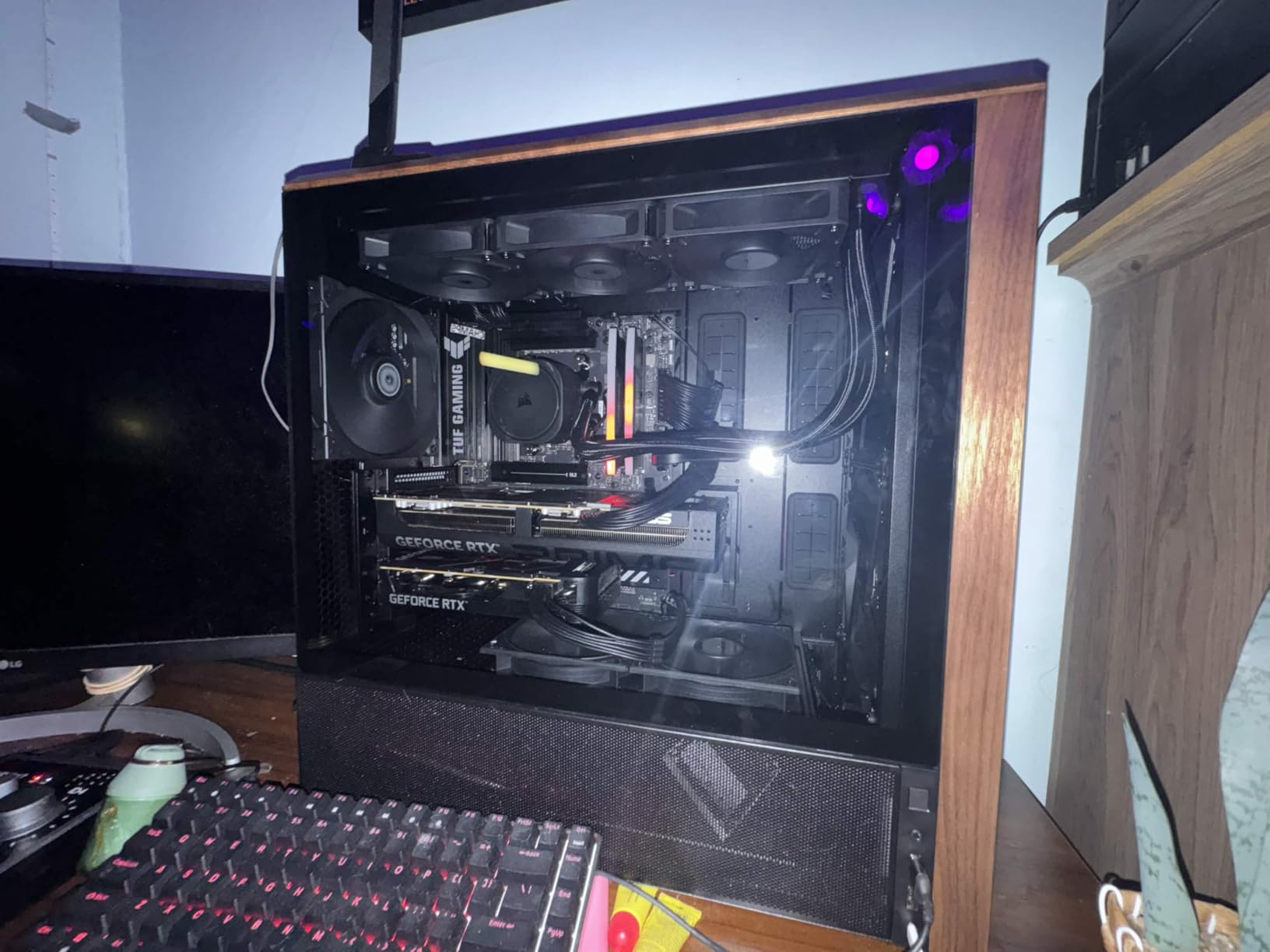 Lian Li LANCOOL 217 ATX Mid-Tower PC Case, 5 PWM Fans, Black Walnut Wood customer photo 2