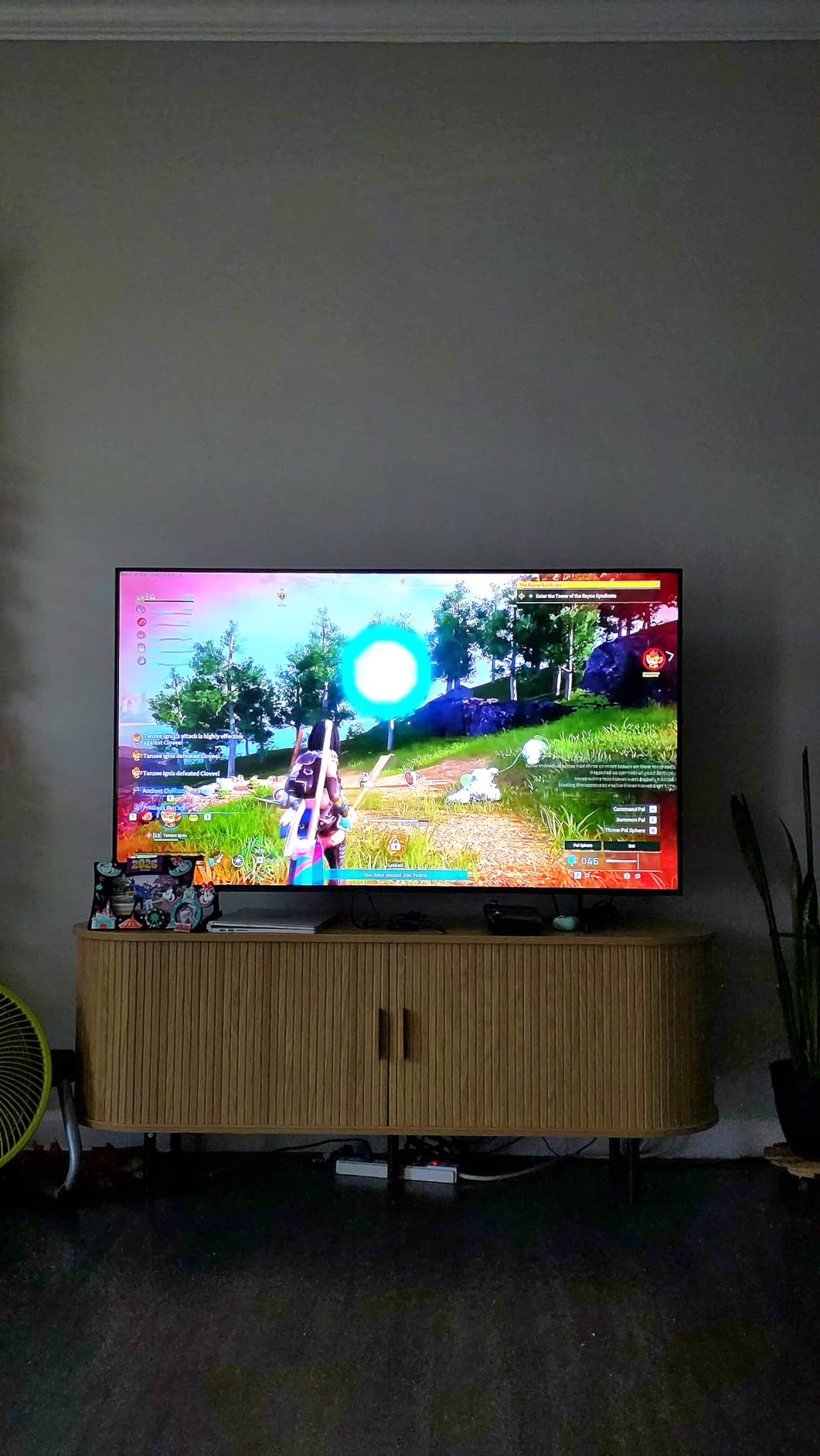 Samsung 43-Inch Class QLED Q7F Series Samsung Vision AI Smart TV (2025 Model, 43Q7F) Quantum HDR, Object Tracking Sound Lite, Q4 AI Gen1 Processor, 4K upscaling, Gaming Hub, Alexa Built-in customer photo 1