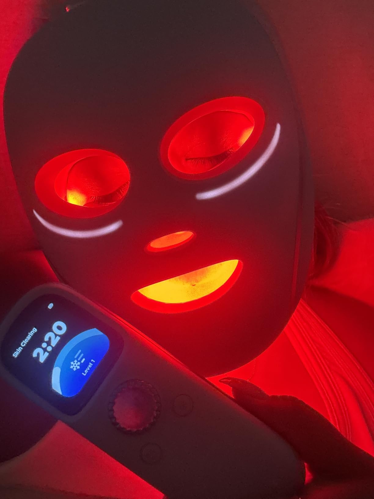 Shark CryoGlow LED Face Mask, Red Light Therapy, Under-Eye Cooling, FW312PL customer photo 1