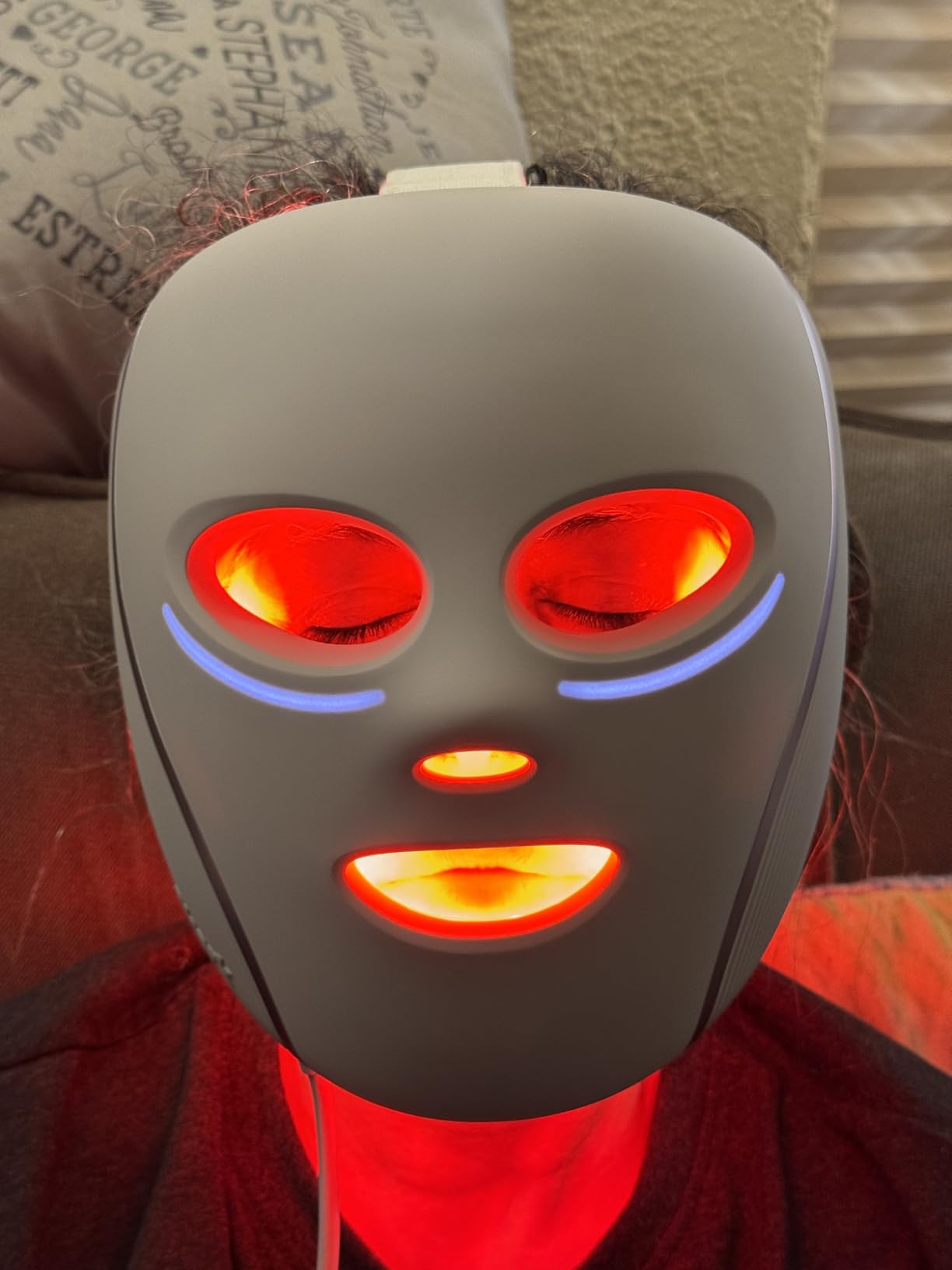 Shark CryoGlow LED Face Mask, Red Light Therapy, Under-Eye Cooling, FW312PL customer photo 2