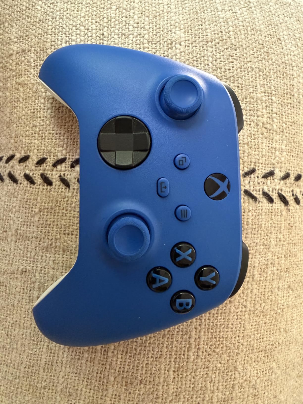 XBOX Wireless Gaming Controller | Shock Blue | Consoles, PCs, TVs, mobile, and more | Textured Grip | Wireless, Bluetooth, USB-C Connectivity customer photo 1