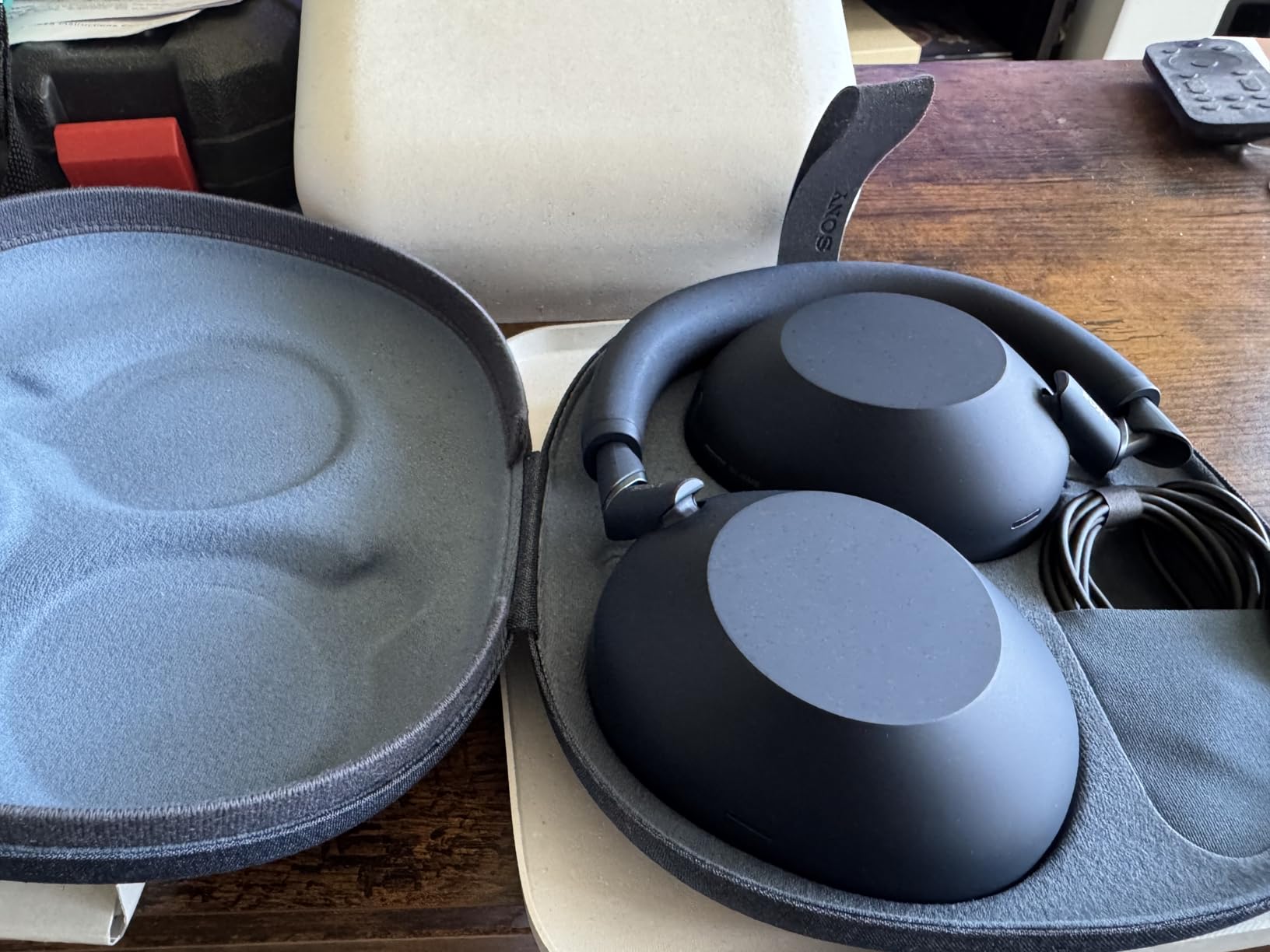 Sony WH-1000XM6 The Best Noise Cancelling Wireless Headphones, Black | HD NC Processor QN3, 12 Microphones, Adaptive NC Optimizer, Mastered by Engineers, Studio-Quality, Up to 30 Hrs of Battery customer photo 1