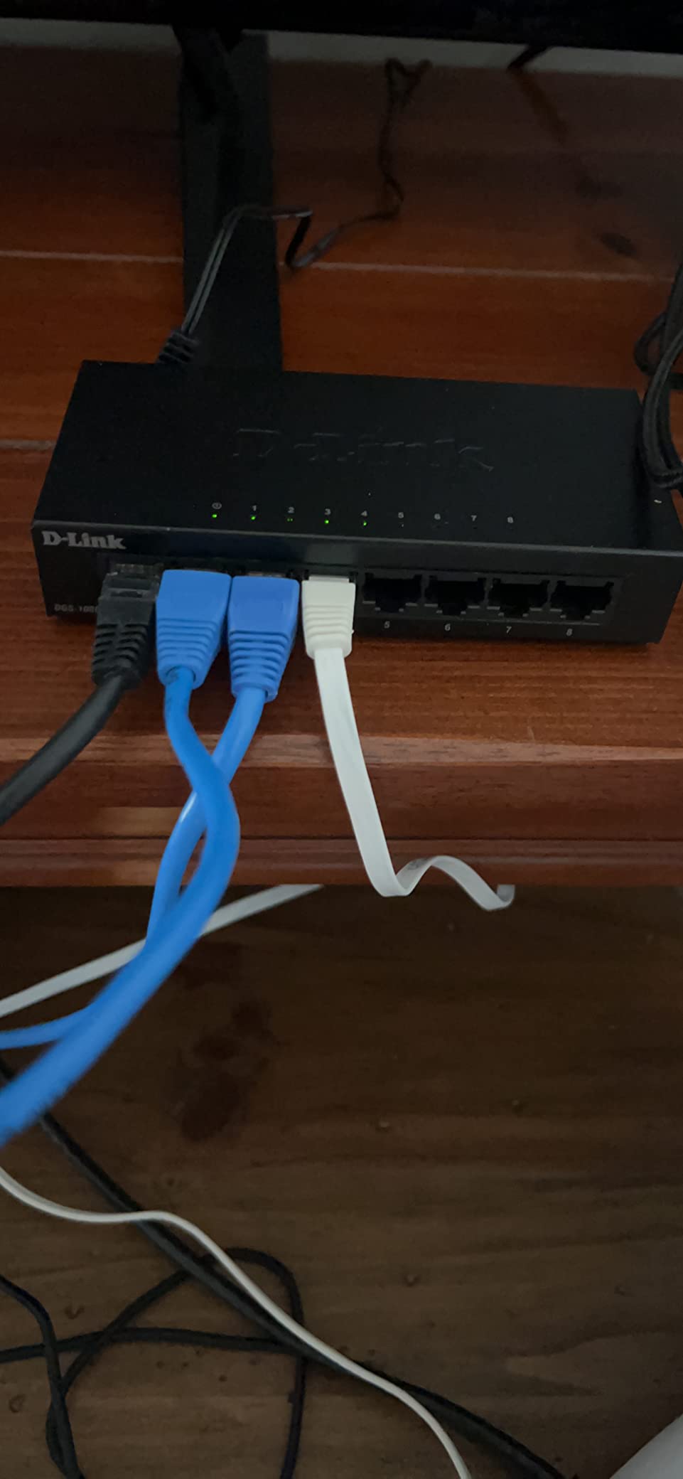 D-Link 5-Port Gigabit Unmanaged Ethernet Switch, Silent Fanless, Sturdy Metal, QoS, Desktop/Wall Mount, Network Hub, Energy Saving, Network Splitter, Plug and Play (DGS-105GL-V2) customer photo 1