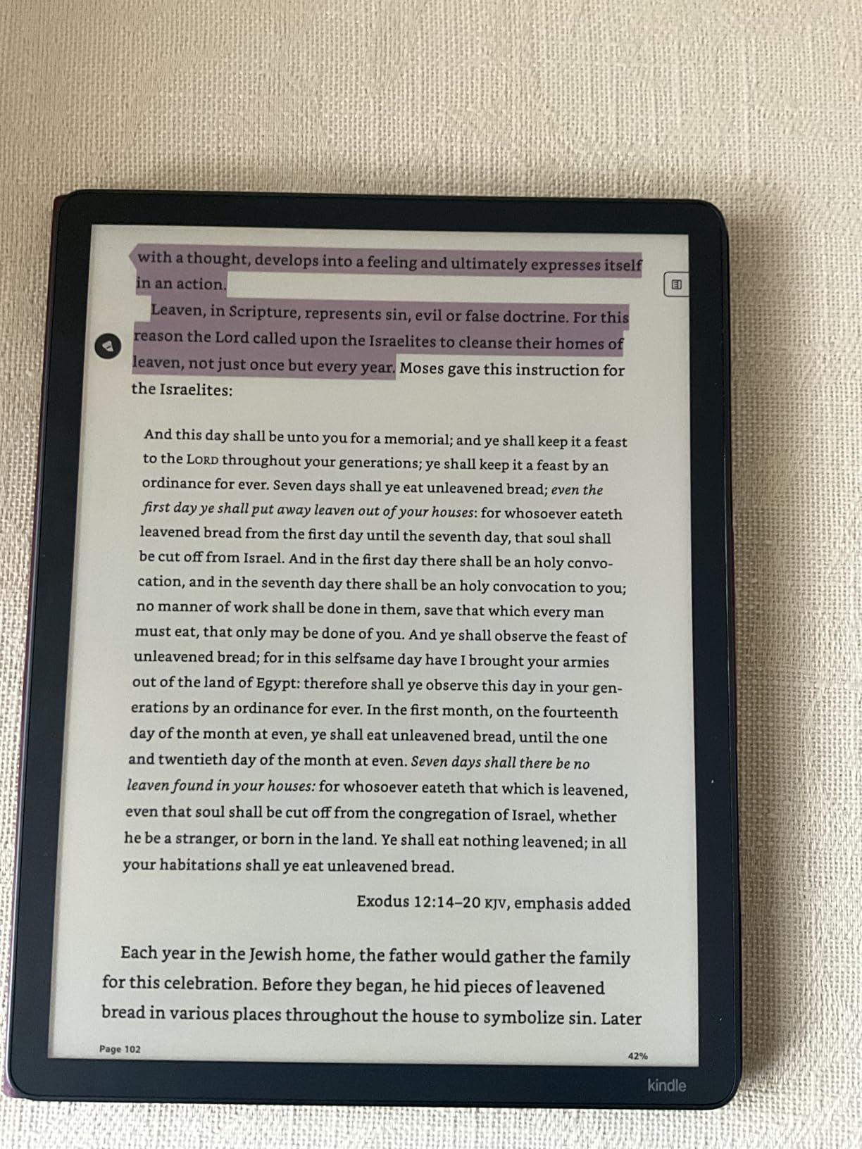 Amazon Kindle Scribe Colorsoft 64GB (newest model) — 11” paper-like color display with front light — One notebook to replace them all — Write in notebooks, docs, and books. Pen included - Graphite customer photo 1