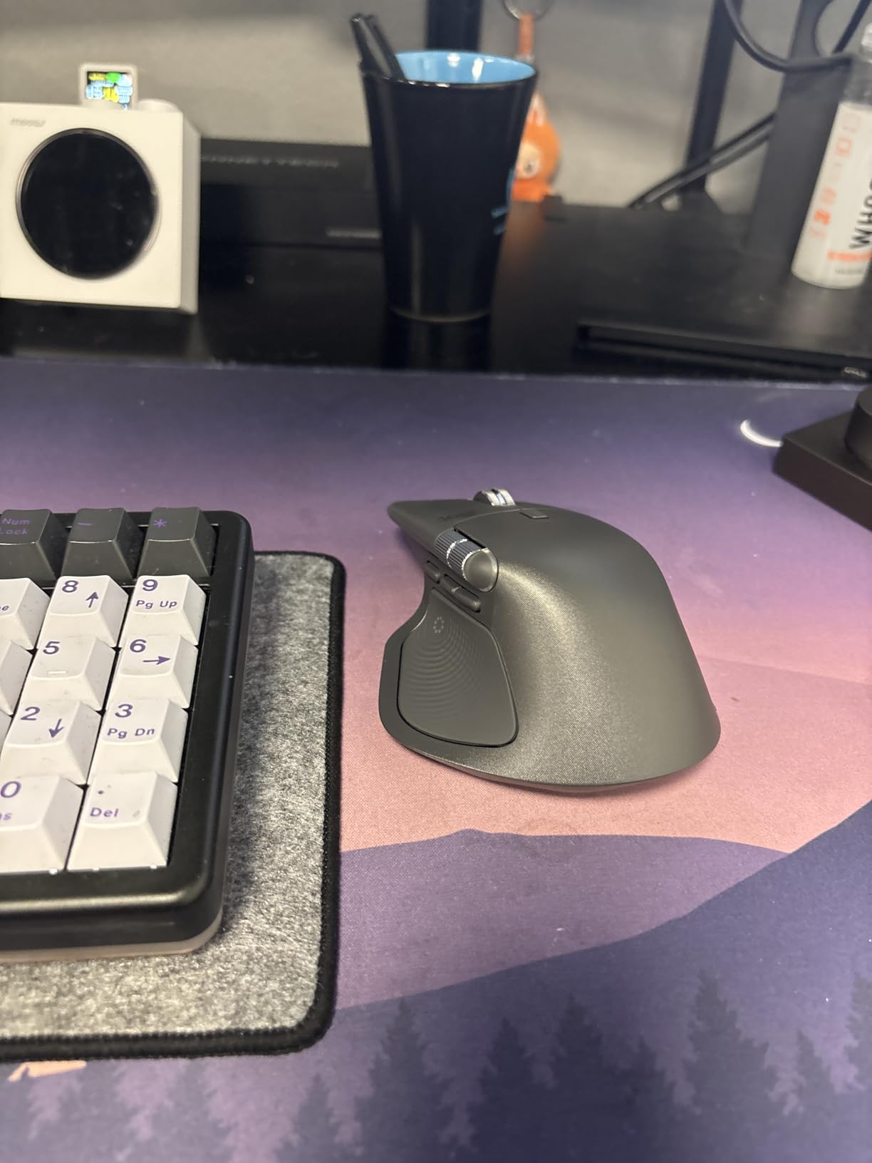 Logitech MX Master 4 Ergonomic Wireless Mouse with Haptics - Graphite customer photo 1