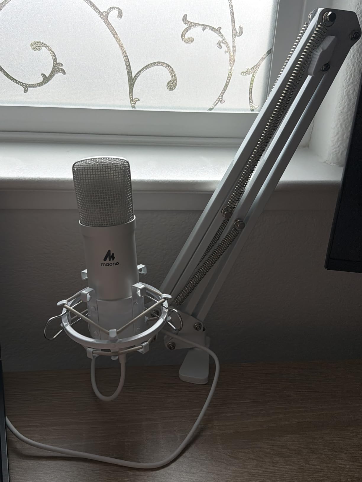 MAONO A04 Gen2 XLR/USB Condenser Microphone Kit for PC Podcast Recording customer photo 2