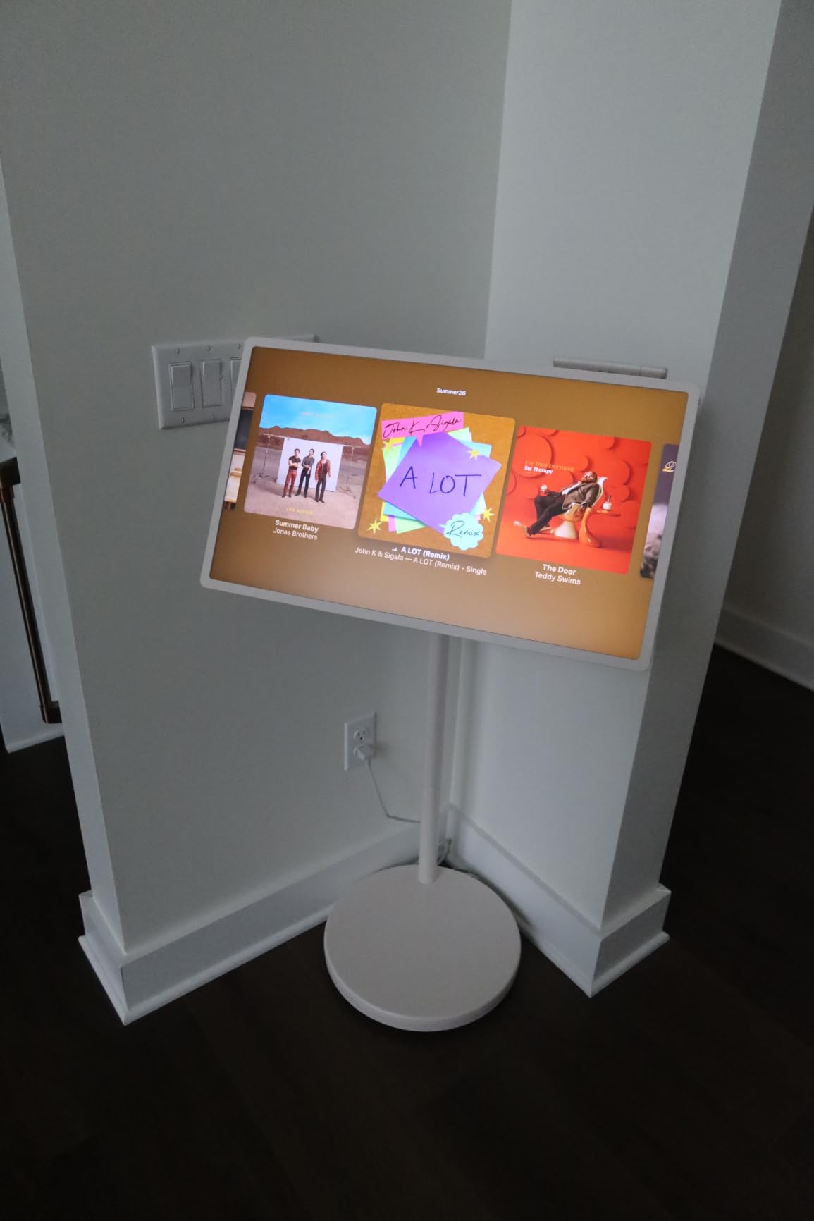 LG 27-Inch StanbyME 2 Portable Touch Screen TV with Folio Cover customer photo 1