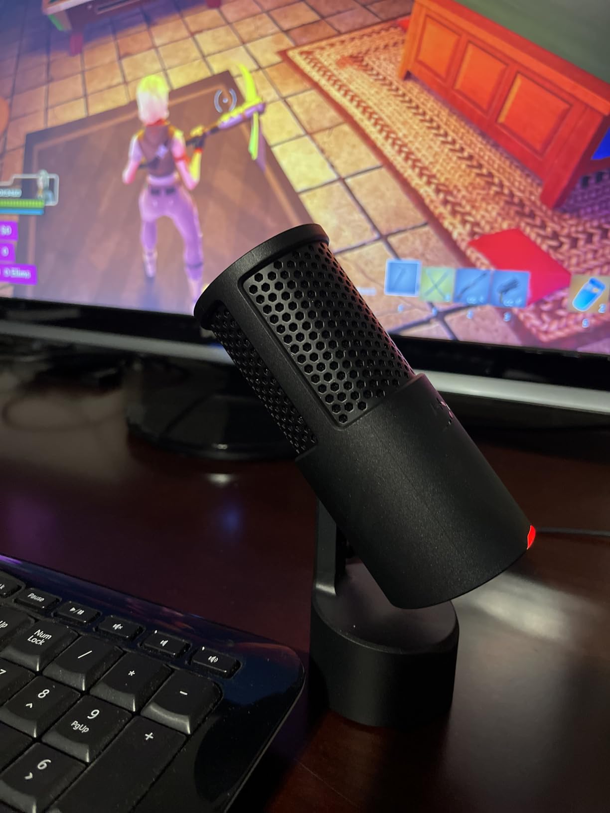 HyperX SoloCast 2 – Gaming USB Condenser Mic for PC, USB-C to USB-A, Built-in Pop Filter, Internal Shock Mount, Plug and Play, 24-bit / 96kHz, Compact Tiltable Stand – Black customer photo 2