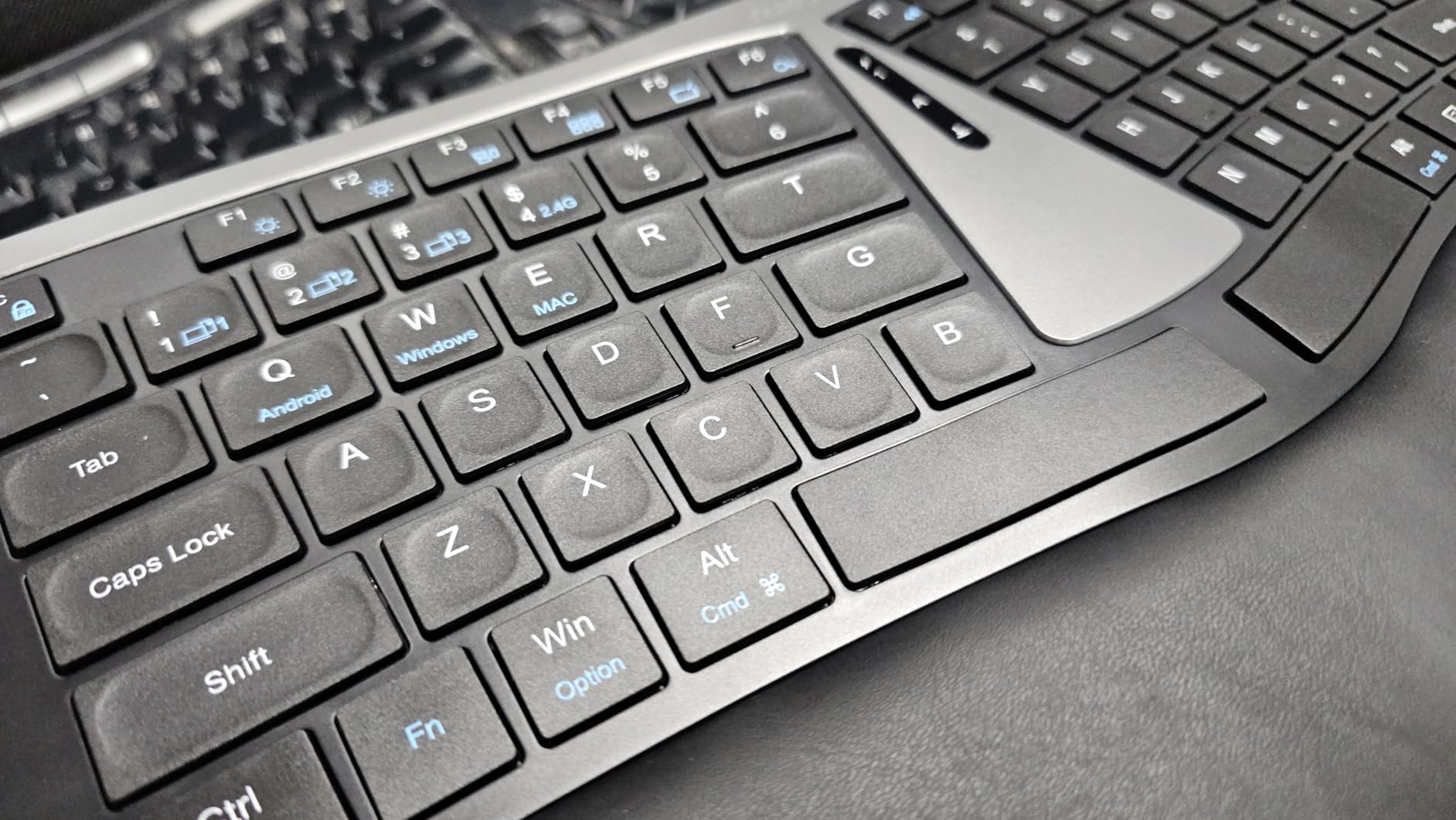 Nulea Ergonomic Split Wireless Keyboard with Cushioned Wrist Rest customer photo 2