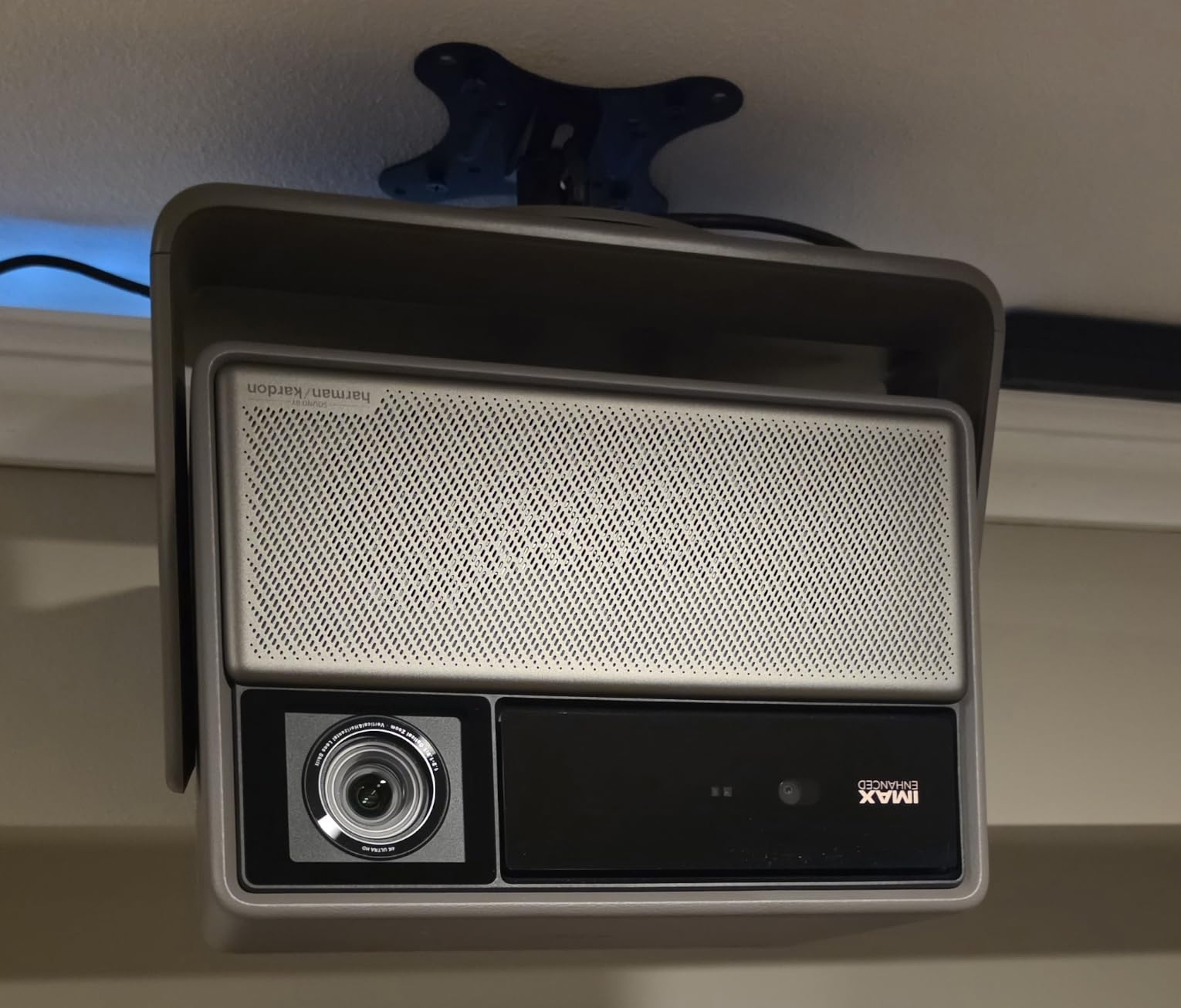 XGIMI HORIZON 20 4K RGB Triple Laser Home Projector, 3200 ISO Lumens customer photo 2