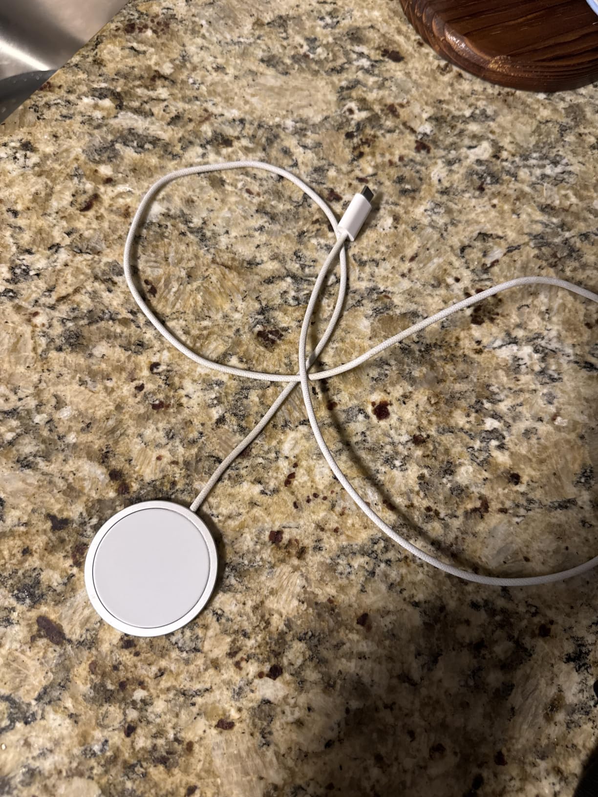 Apple MagSafe Charger (2 m): Wireless Charger with Fast-Charging Capability customer photo 1