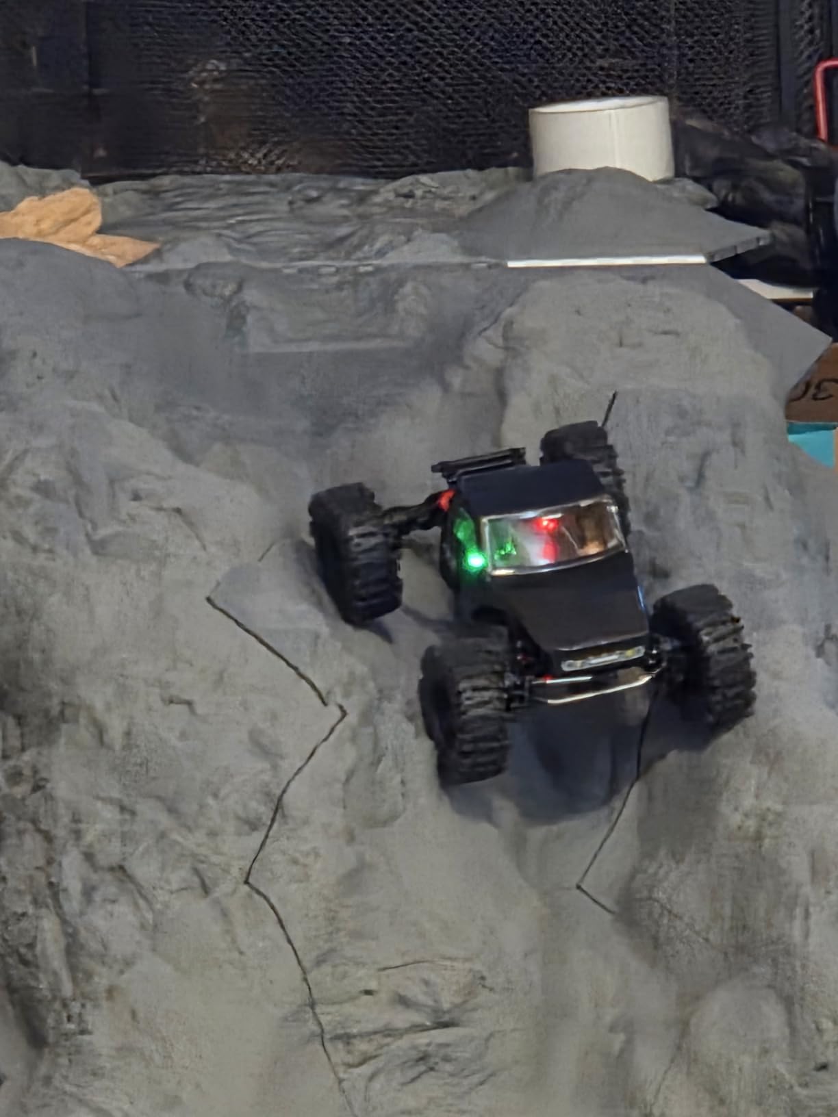 Redcat Racing Ascent-18 APEX, 1/18 Scale Brushless Electric Rock Crawler, Carbon Fiber, 4WD RC Car for Adults with 2.4GHz Radio System (Gray) customer photo 2