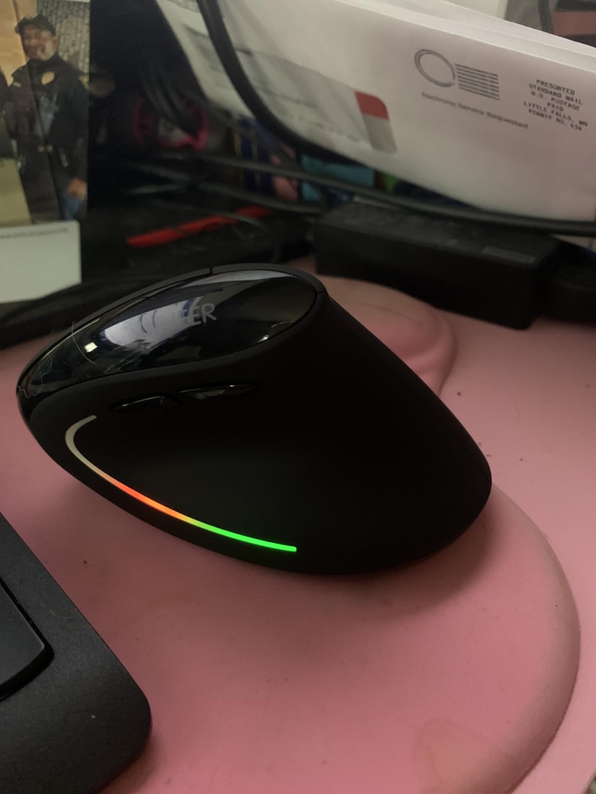 Uineer Vertical Ergonomic Mouse, Wireless Bluetooth Mouse, 3-Device customer photo 2