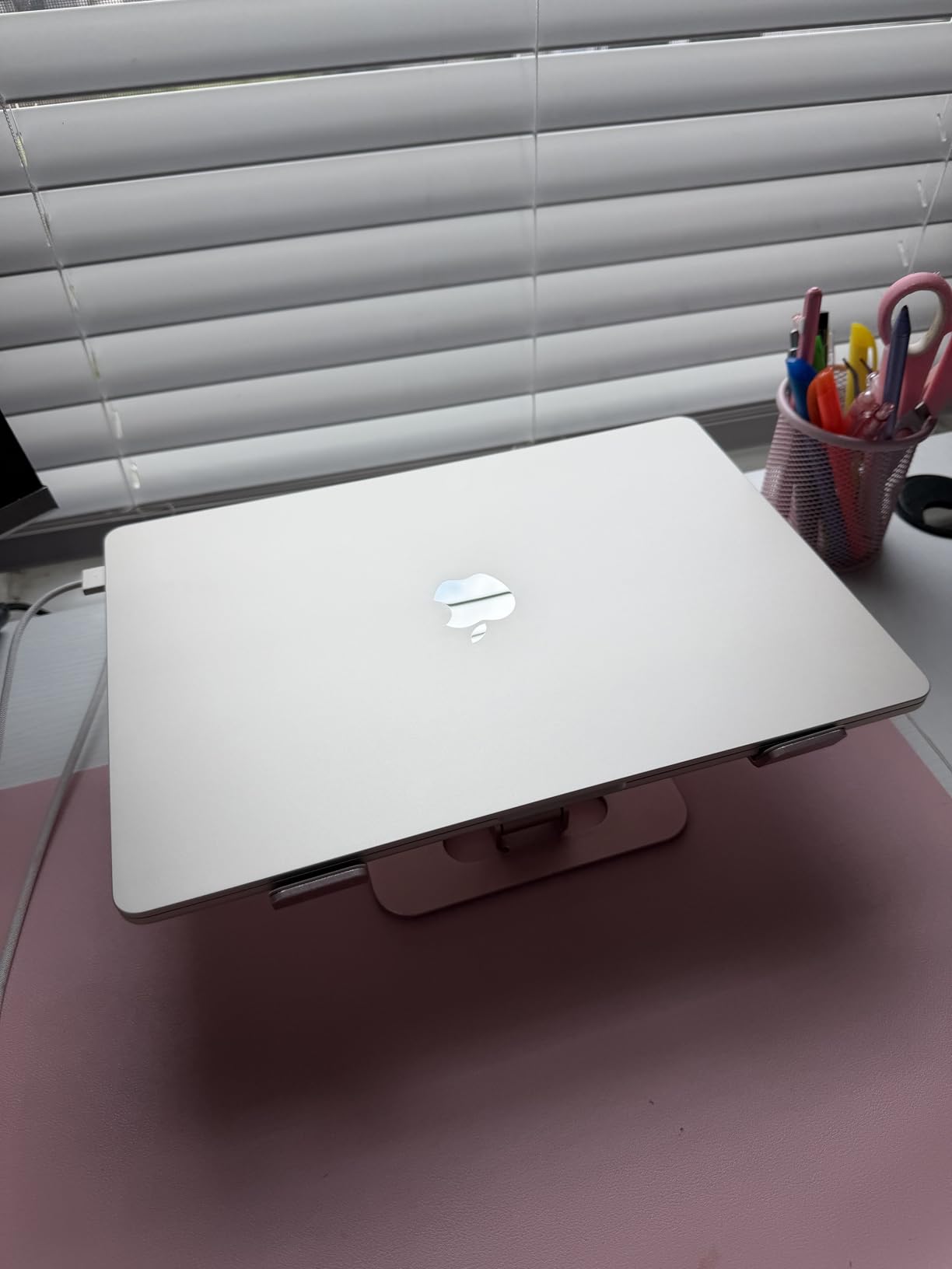 Apple 2026 MacBook Air 15-inch Laptop with M5 chip: Built for AI, 15.3-inch Liquid Retina Display, 16GB Unified Memory, 512GB SSD, 12MP Center Stage Camera, Touch ID, Wi-Fi 7; Silver customer photo 1