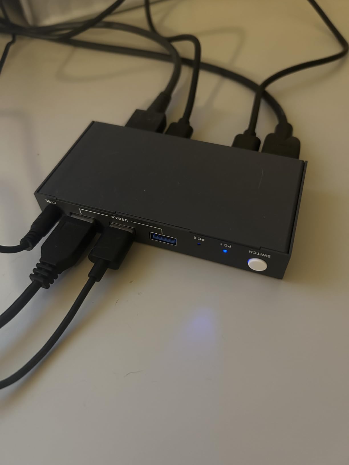 Greathek HDMI USB C KVM Switch for 2 Computers, USB3.0 4K@60HZ Monitor Switch for PC/Laptop Sharing Keyboard& Mouse,with 4 USB Ports,EDID Supported customer photo 1