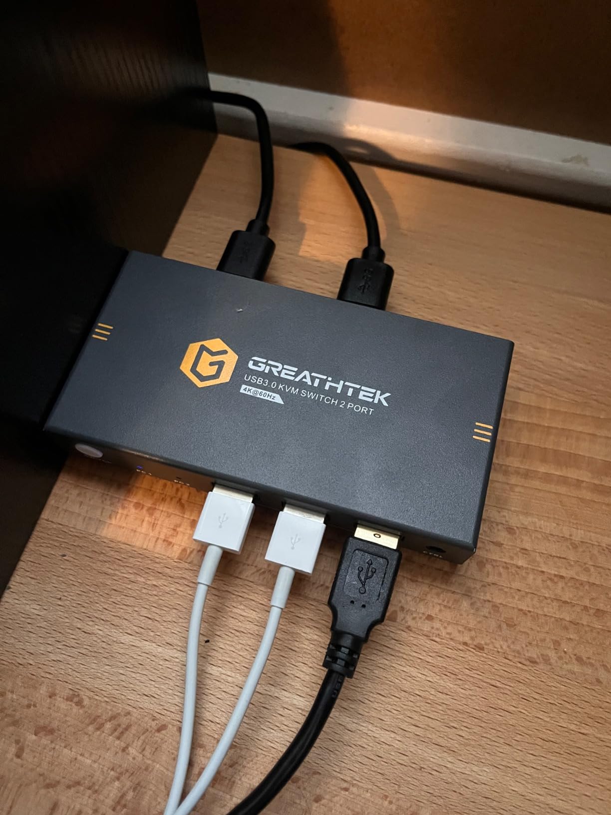Greathek HDMI USB C KVM Switch for 2 Computers, USB3.0 4K@60HZ Monitor Switch for PC/Laptop Sharing Keyboard& Mouse,with 4 USB Ports,EDID Supported customer photo 2