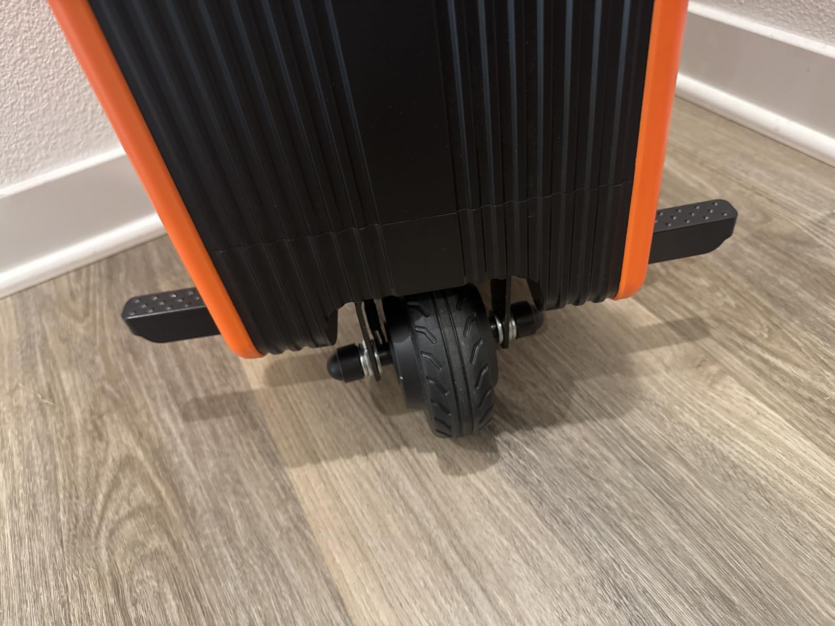 Electric Rideable Suitcase with Wheels, 24L 250W Ride on Scooter Luggage with TSA Combination Lock & USB Port, Max Load 253lbs, Endurance 8-10KM, Forward & Reverse Control (Black) customer photo 1