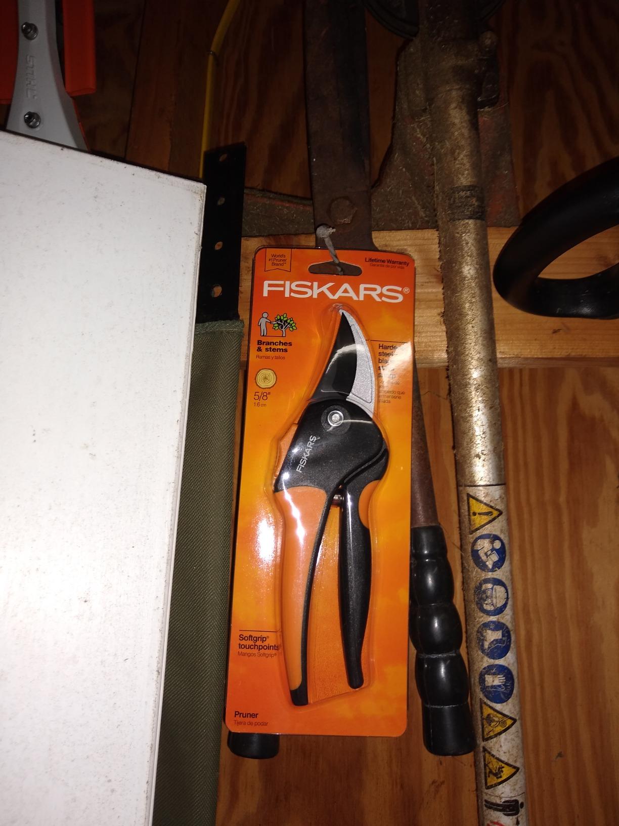Fiskars SoftGrip Bypass Pruning Shears, 5/8