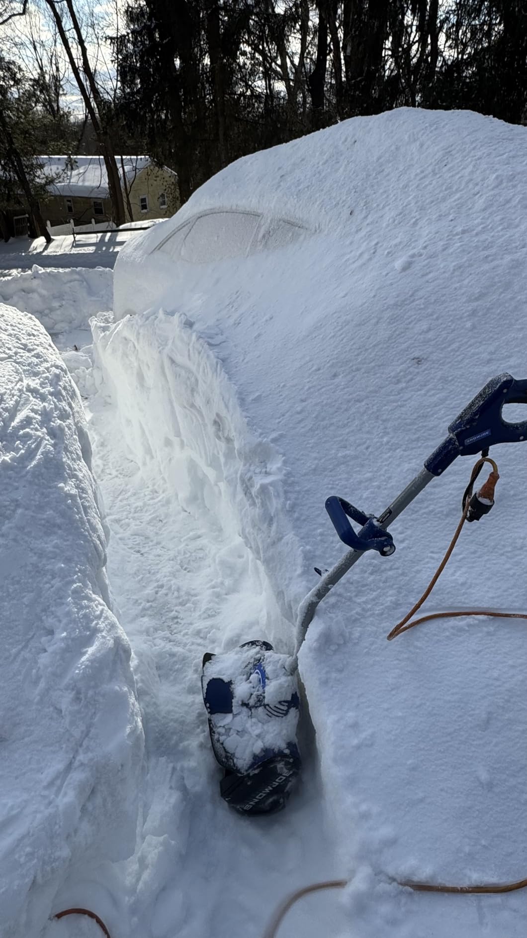 Snow Joe 324E Electric Snow Shovel, 10A Motor, 2-Blade Paddle Auger, Adjustable Handle, 2W LED Light, Clears 14-Inch by 6-Inch Path customer photo 1