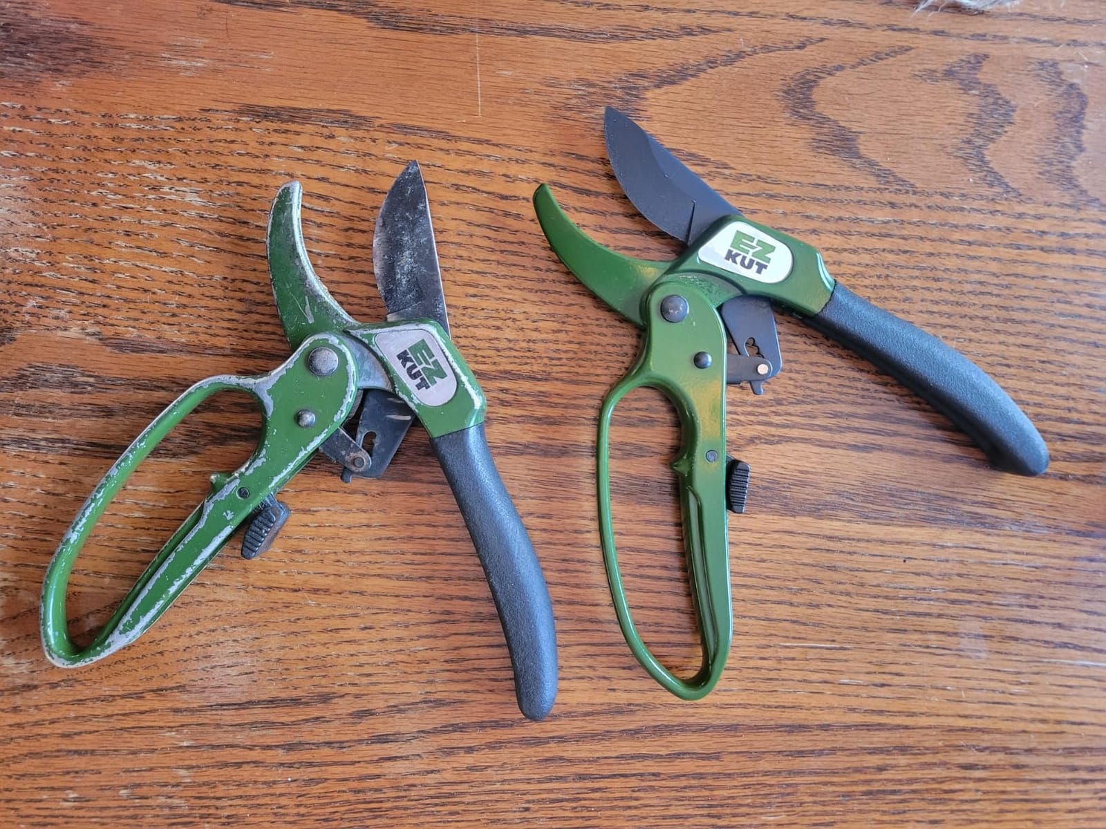 EZ Kut Heavy Duty Pruning Shears Green - with Ratcheting Action Great Garden Hand Tool Clippers Gardening pruners arthritis tools Ratcheting Anvil Hand Pruner Pruning Shears Heavy Duty Since 1988 customer photo 2