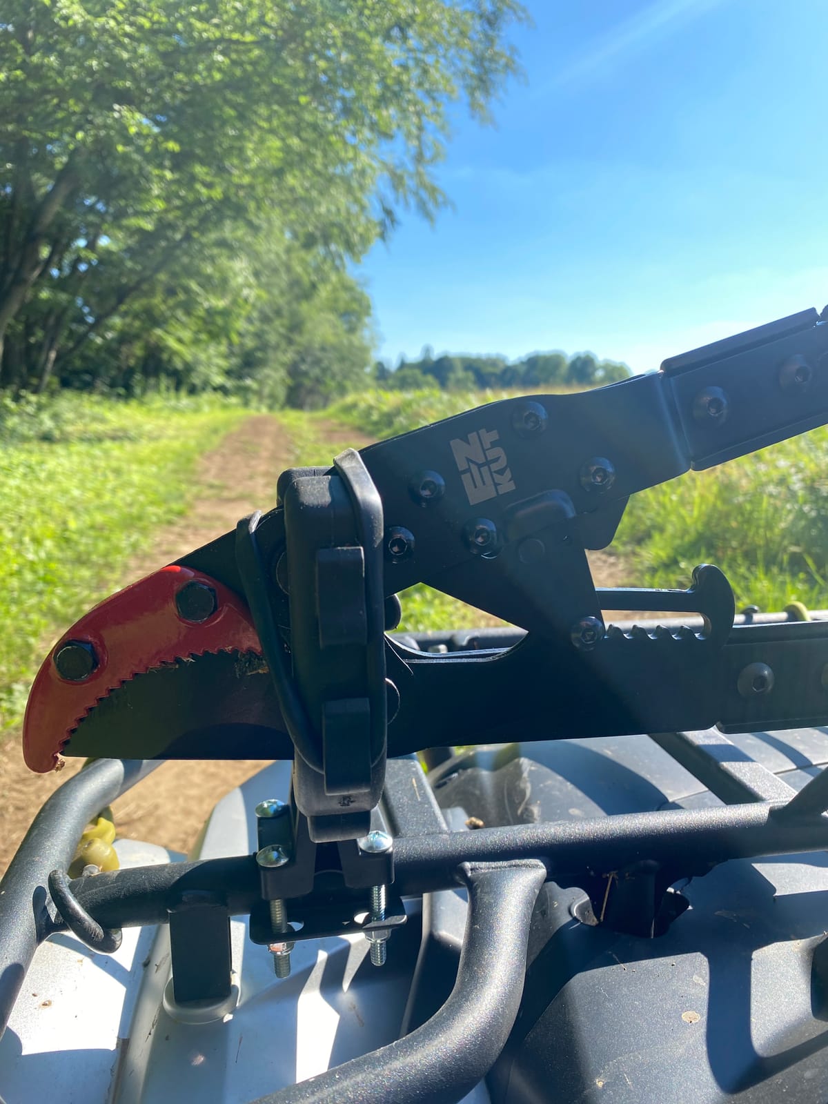 EZ Kut G2 Tree Trimmer Ratcheting Branch Cutter. Heavy Duty Branch Cutter. 42 inch Extendable Anvil Hand Loppers. Tree Pruner Trusted Since 1988. Chops Thick Branches with Ease. customer photo 2