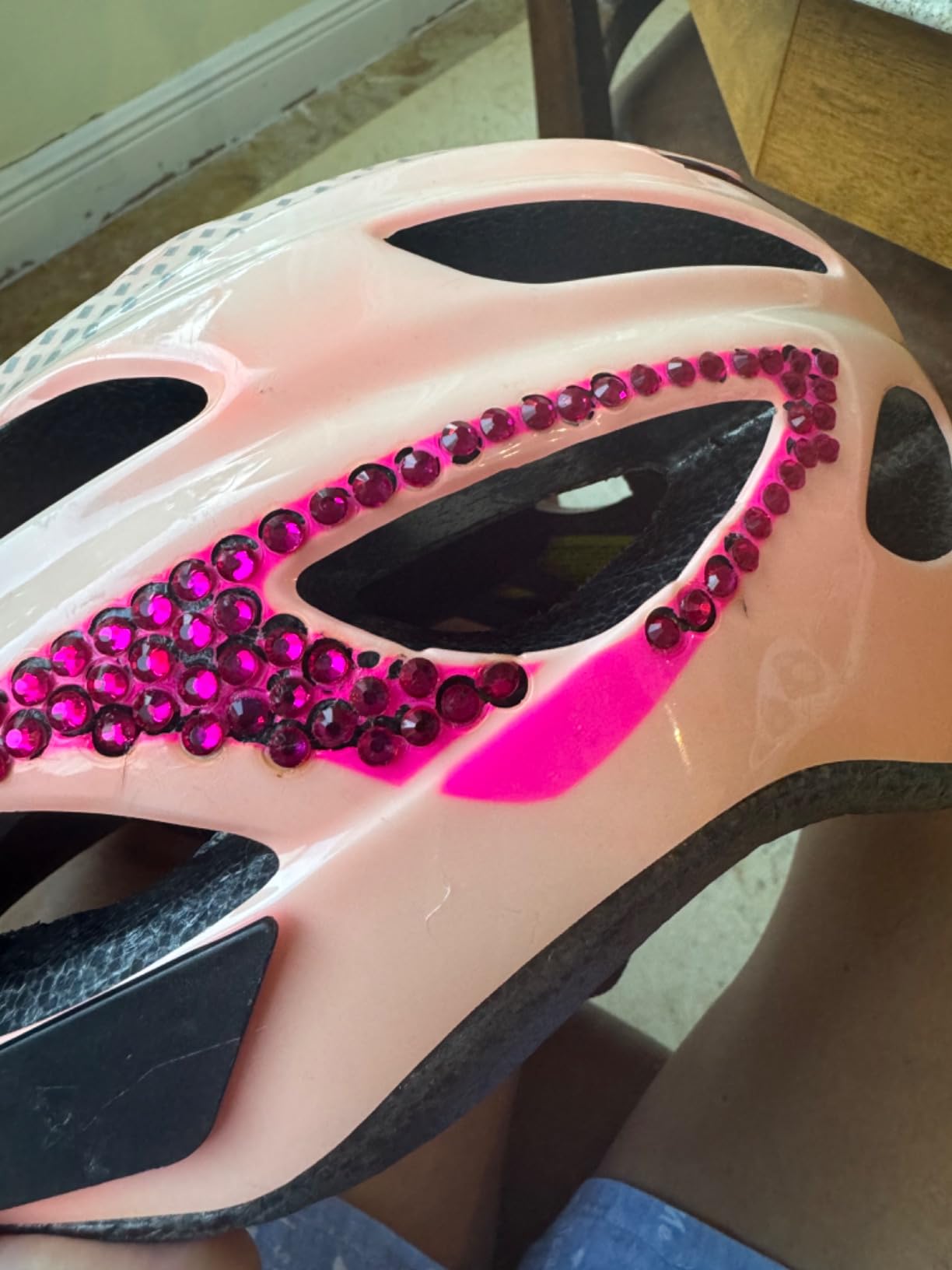 Schwinn Beam Lighted Helmet, Size 58 - 62 cm for Riders Ages 14+, Rear LED Light, Reflective Strips, Adjustable Dial and Straps, 17 Air Vents, Removable Visor, Bike Helmet customer photo 2