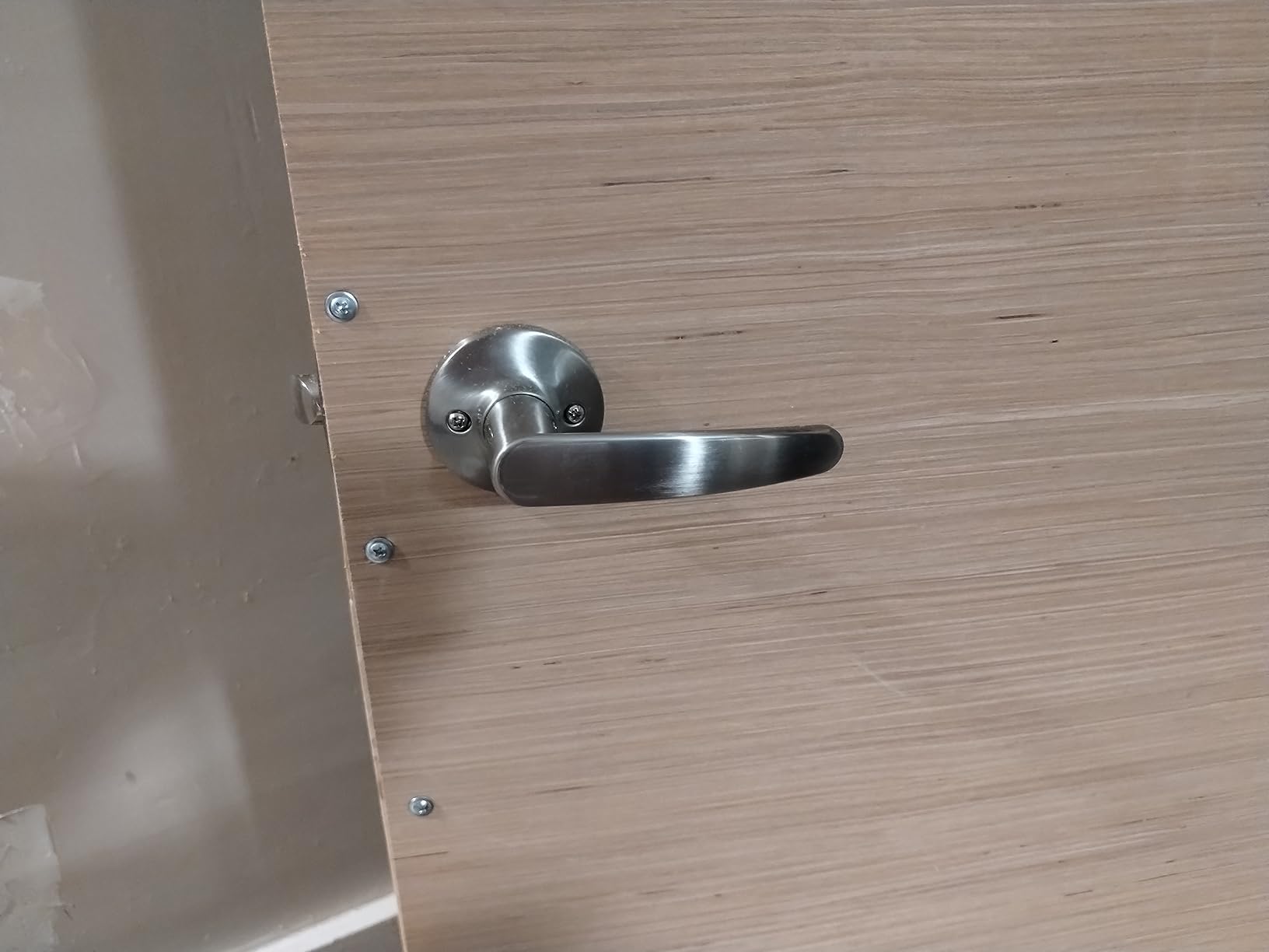 Amazon Basics Easy Installation Straight Door Lever, Passage, Satin Nickel, 1-Pack customer photo 2