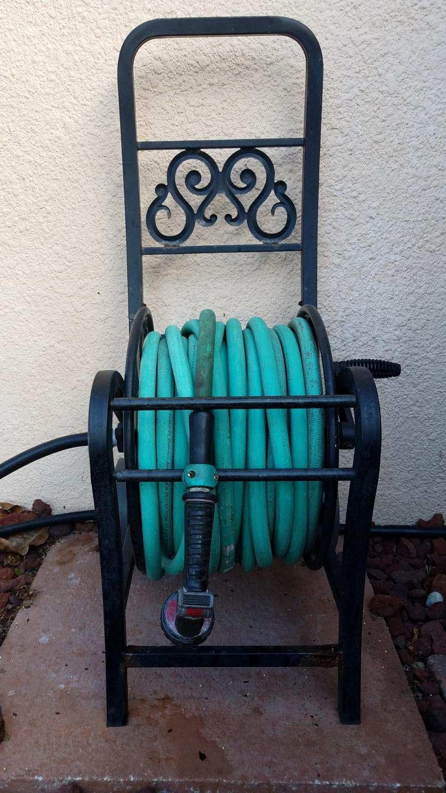Suncast Metal Decorative 200' Hose Cart with Flat-Free Wheels and Foot Caps, Stylish Garden Hose Reel Cart for 200' of Standard Vinyl Hose customer photo 2