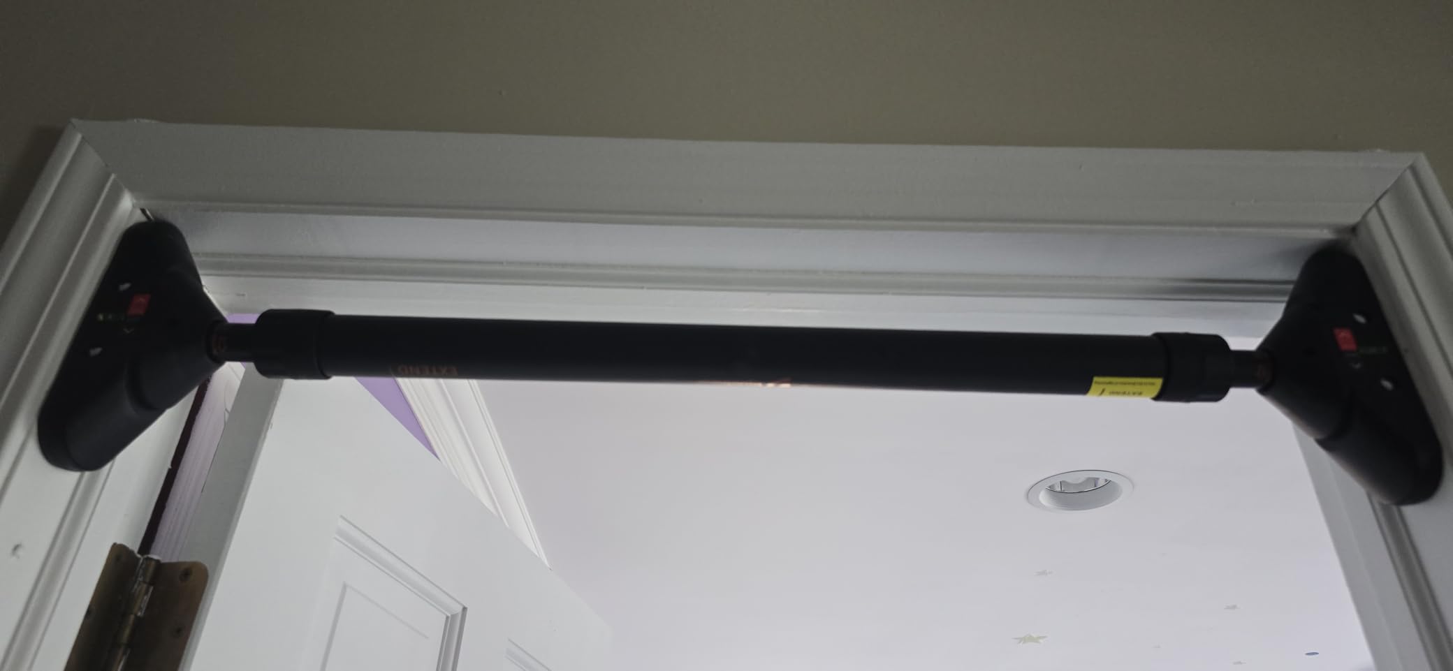 Sportneer Pull Up Bar for Doorway, No-Drill, 29.5-37 in, 440 lb customer photo 1