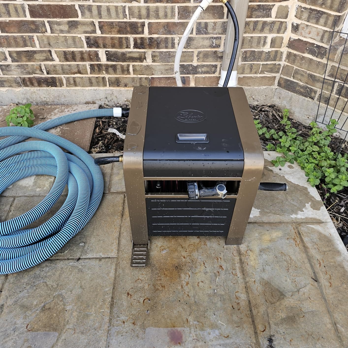 Liberty Garden 778 200' Hose Storage Box, Bronze, 23 x 16.9 x 18.15 inches customer photo 1