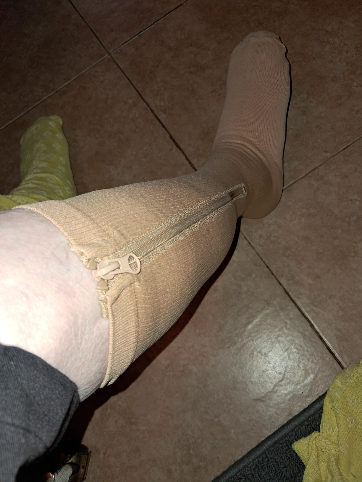 cerpite Zipper Compression Socks, 2 Pairs 15-20 mmHg Closed Toe Compression Stockings for Men Women customer photo 2