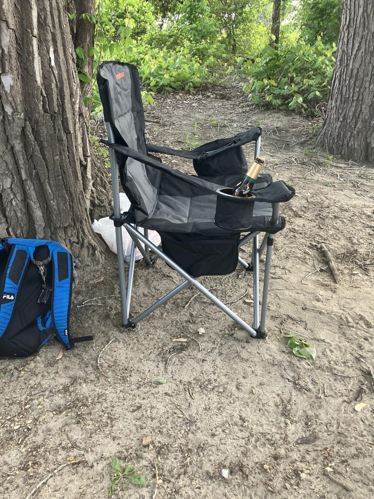 VEVOR Oversized Camping Folding Chair, Portable Heavy Duty Outdoor Quad Lumbar Back Padded with Side Pockets, Cup Holder and Cooler Bag for Beach, Lawn, Picnic, Fishing, Backpacking, Black customer photo 2