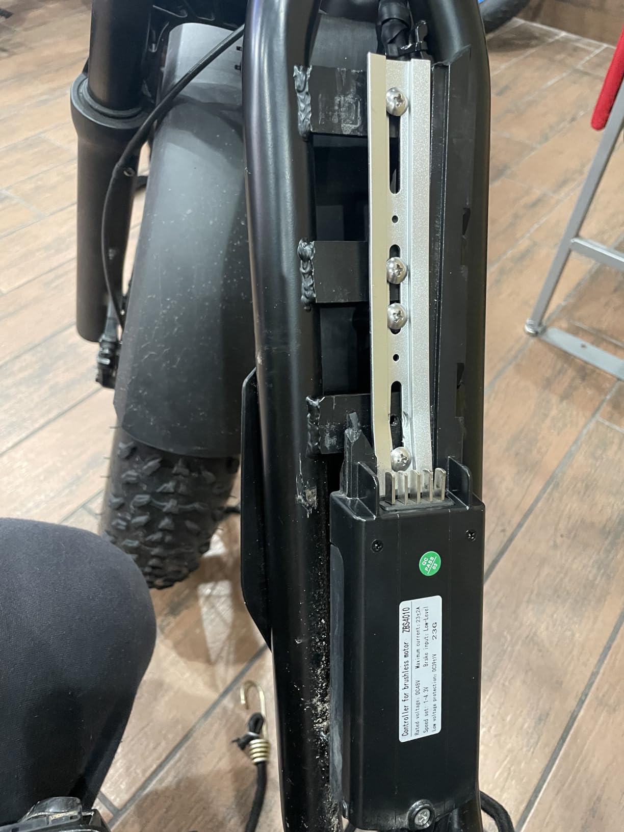 EUY 1500W Peak Electric Bike for Adults, 48V 20Ah Removable Battery Max Range 80Miles & 30MPH Electric Bicycle, 20''×4.0