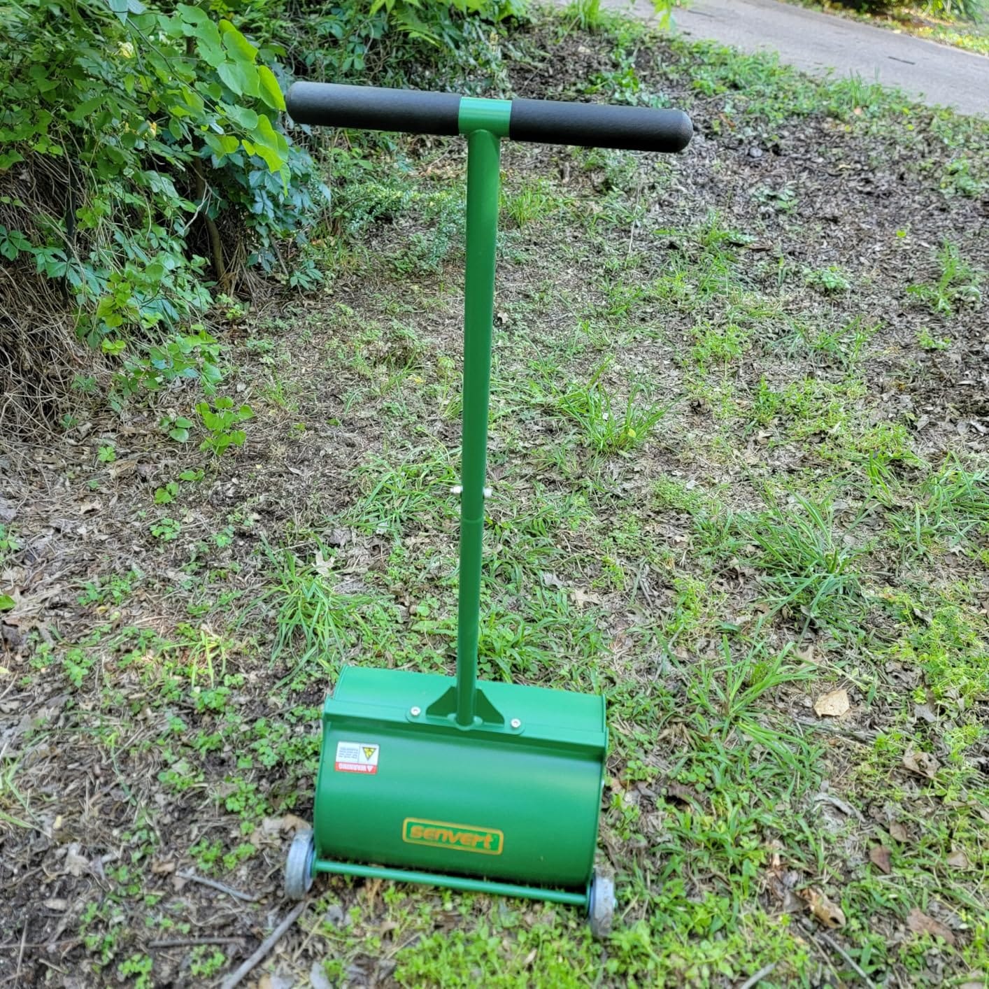 Rolling Lawn Aerator, Heavy Duty Push Spike Aeration Tool Up to 55 lbs, Manual Rotary Grass Aerator for Garden and Yard Use customer photo 1