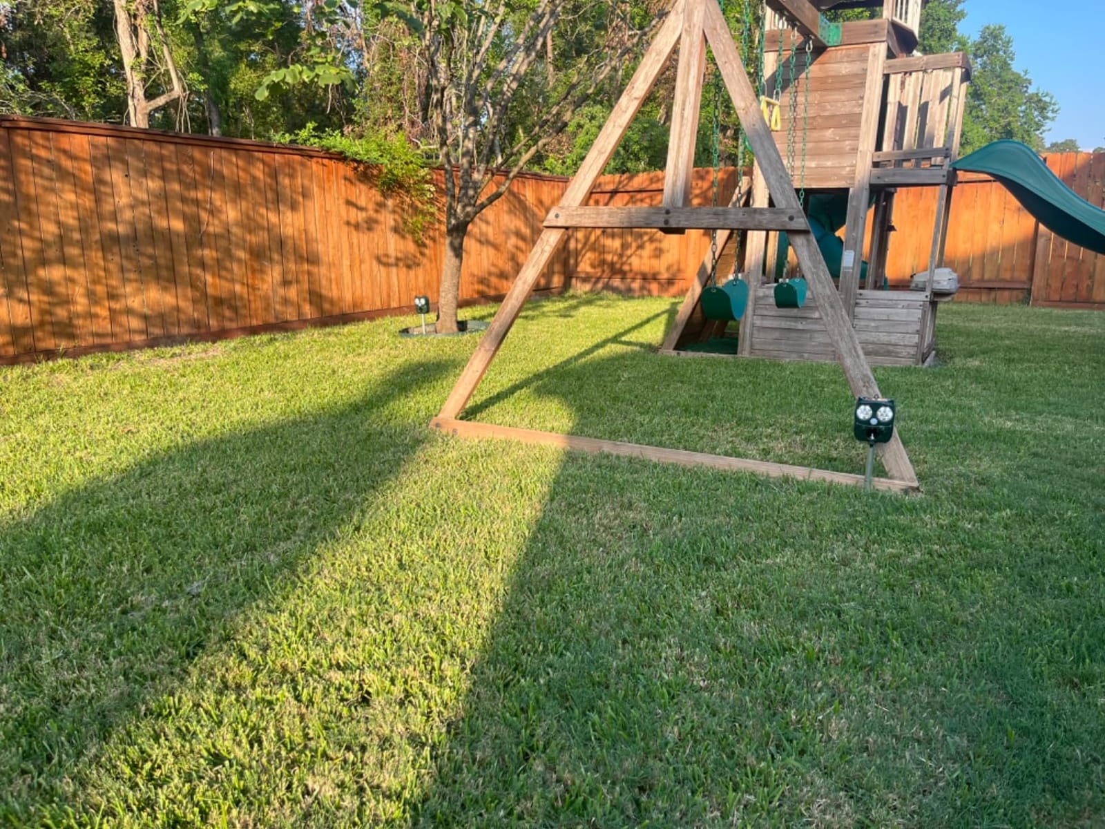Solar Animal Repeller, Ultrasonic Repellent, Motion Detection, LED Flashing Light, Dog, Cat Repellent, Squirrel, Raccoon, Skunk, Rabbit, Rodent, Fox, Deer, etc. customer photo 2