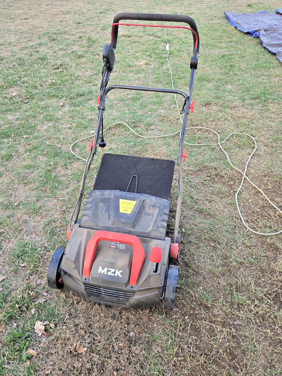 MZK Lawn Dethatcher Electric Scarifier with Bag,15In(RED) customer photo 2